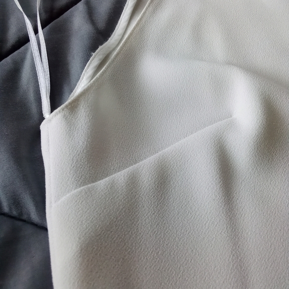 Women's Zara Sleeveless Mock Neck Split High Low Hem Zipper Back White Blouse - Picture 10 of 12